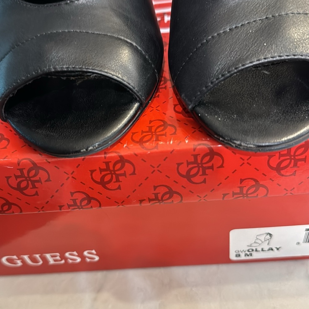 Guess Ollay Corset Cut Out Tie Heels
Black Leather Sandals Size 8 - Picture 2 of 8